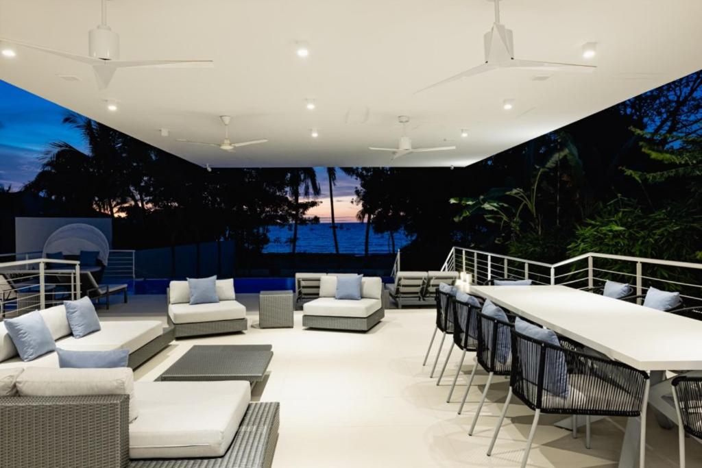 Beachfront Luxury Villa W Pool Sunset Casa De Lys
