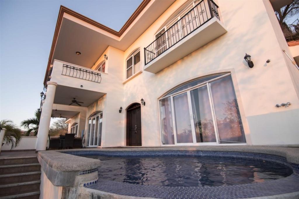 Casa De Gigi 3br Walk To Beach Homepet Friendly