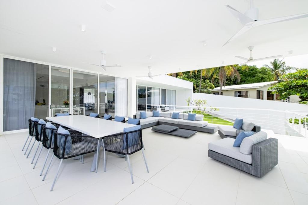 Beachfront Luxury Villa W Pool Sunset Casa De Lys
