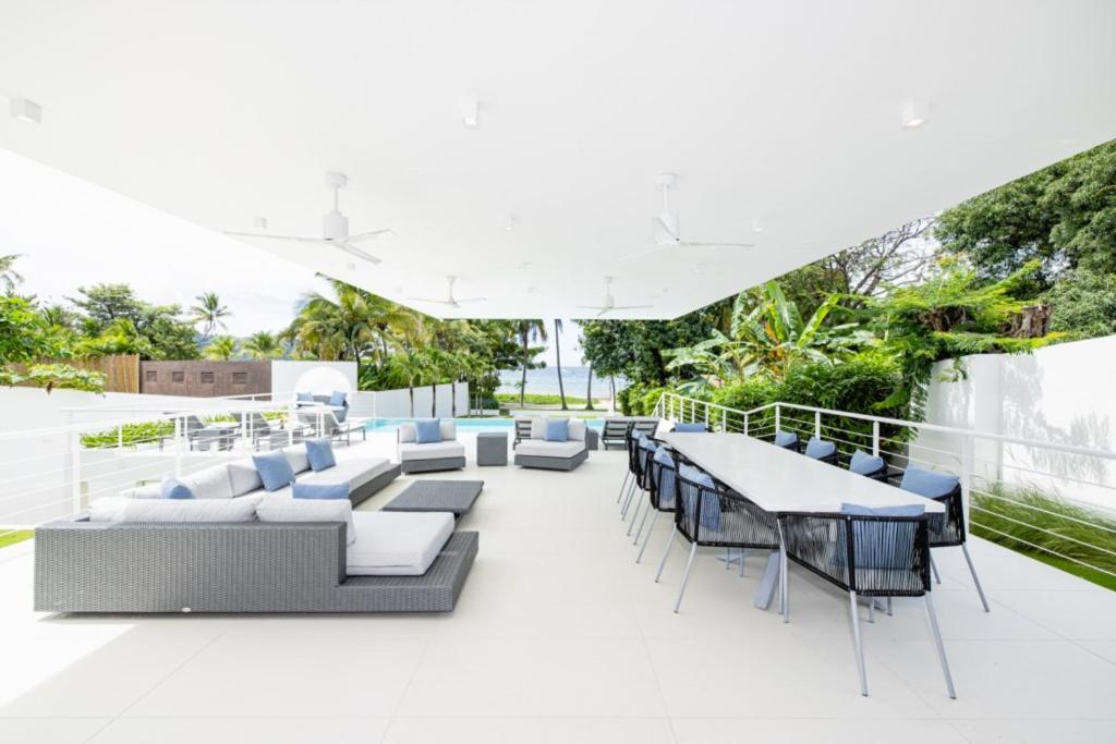 Beachfront Luxury Villa W Pool Sunset Casa De Lys