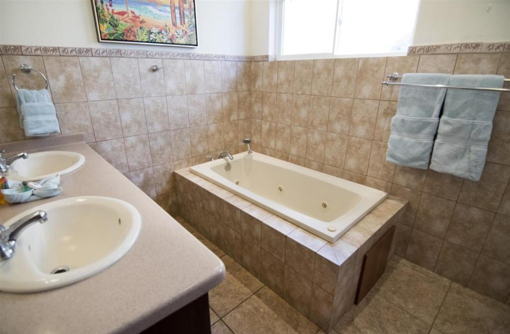 Casa De Gigi 3br Walk To Beach Homepet Friendly