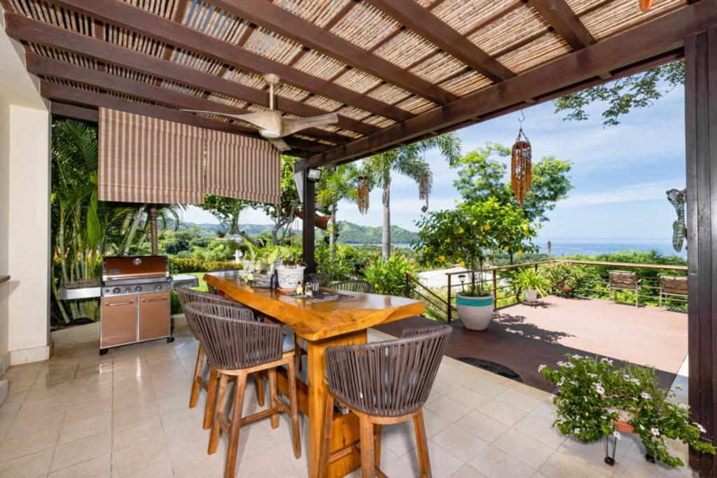 Little Dubai 4-br Ocean View Pacifico