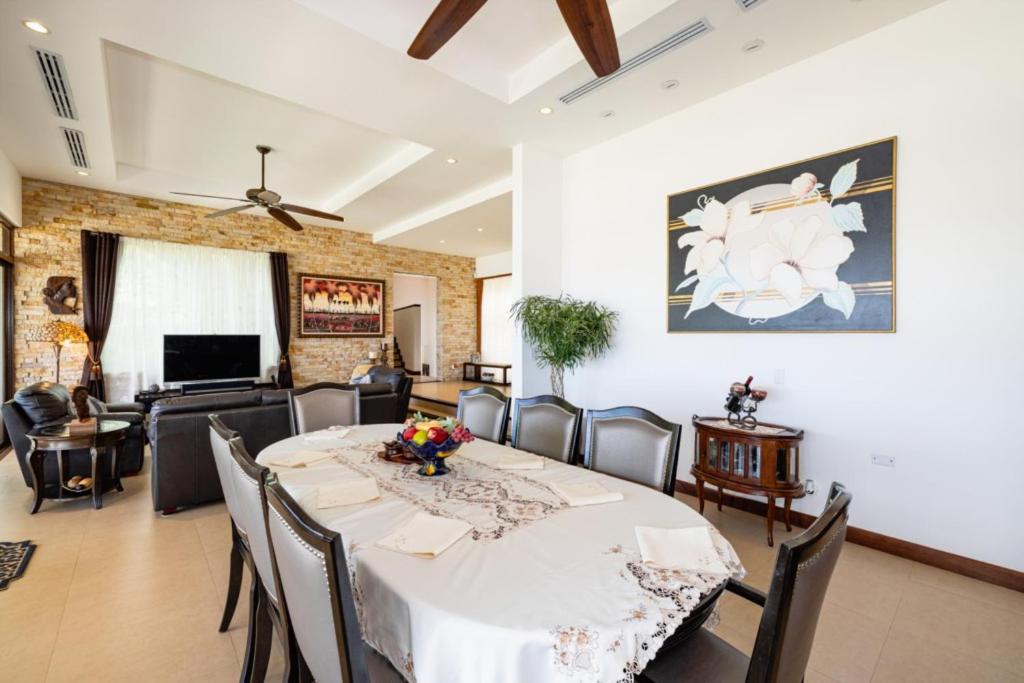 Little Dubai 4-br Ocean View Pacifico