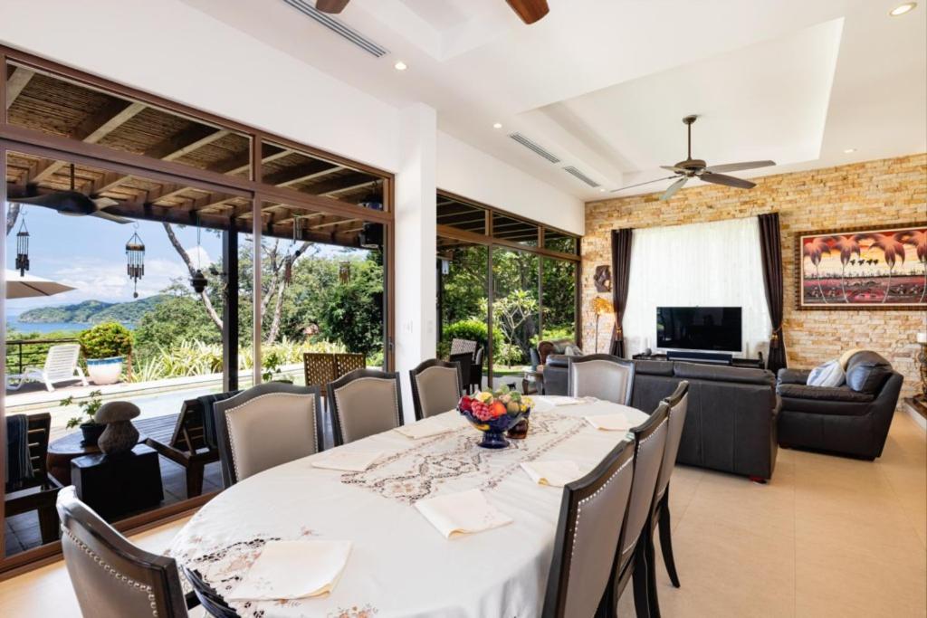 Little Dubai 4-br Ocean View Pacifico