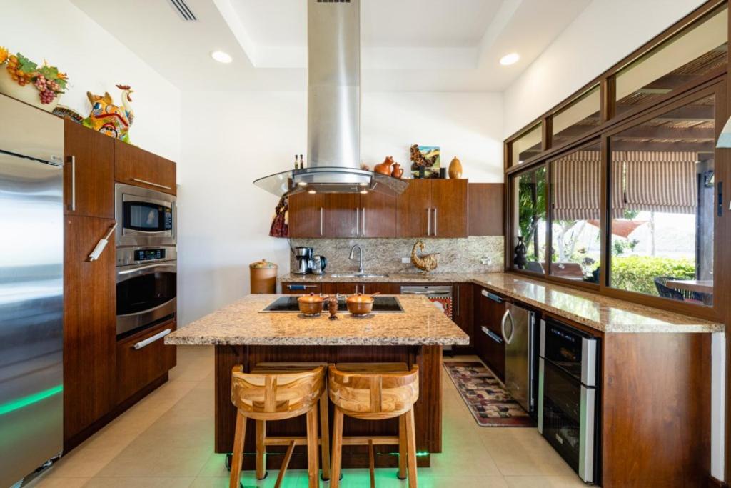 Little Dubai 4-br Ocean View Pacifico