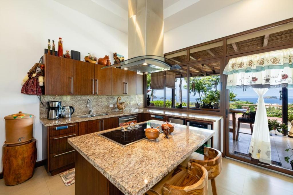 Little Dubai 4-br Ocean View Pacifico