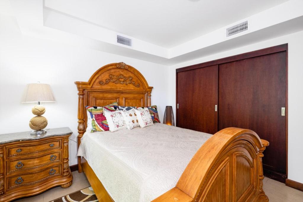 Little Dubai 4-br Ocean View Pacifico