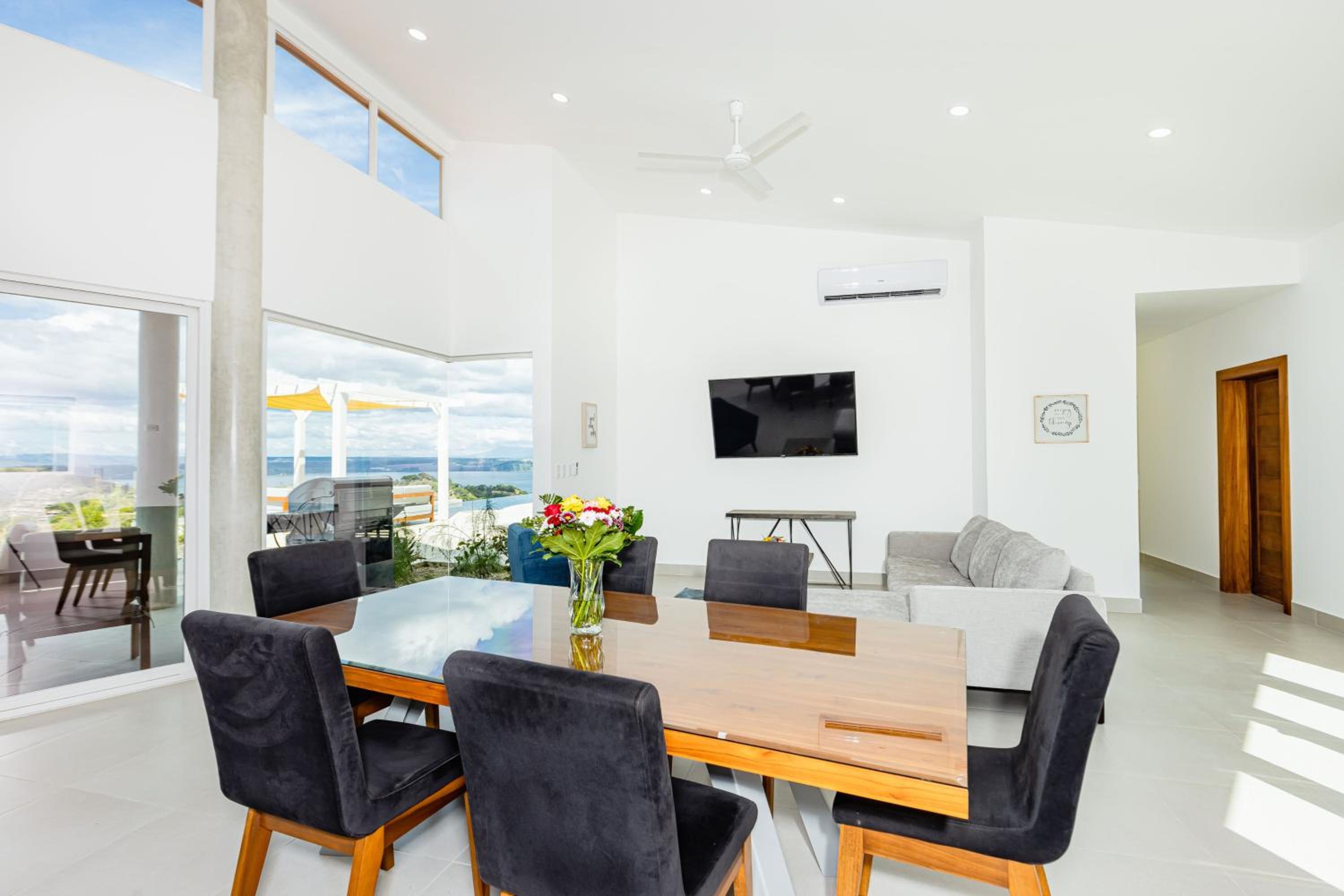 Casa Mulira Modern 4BR Ocean View Villa