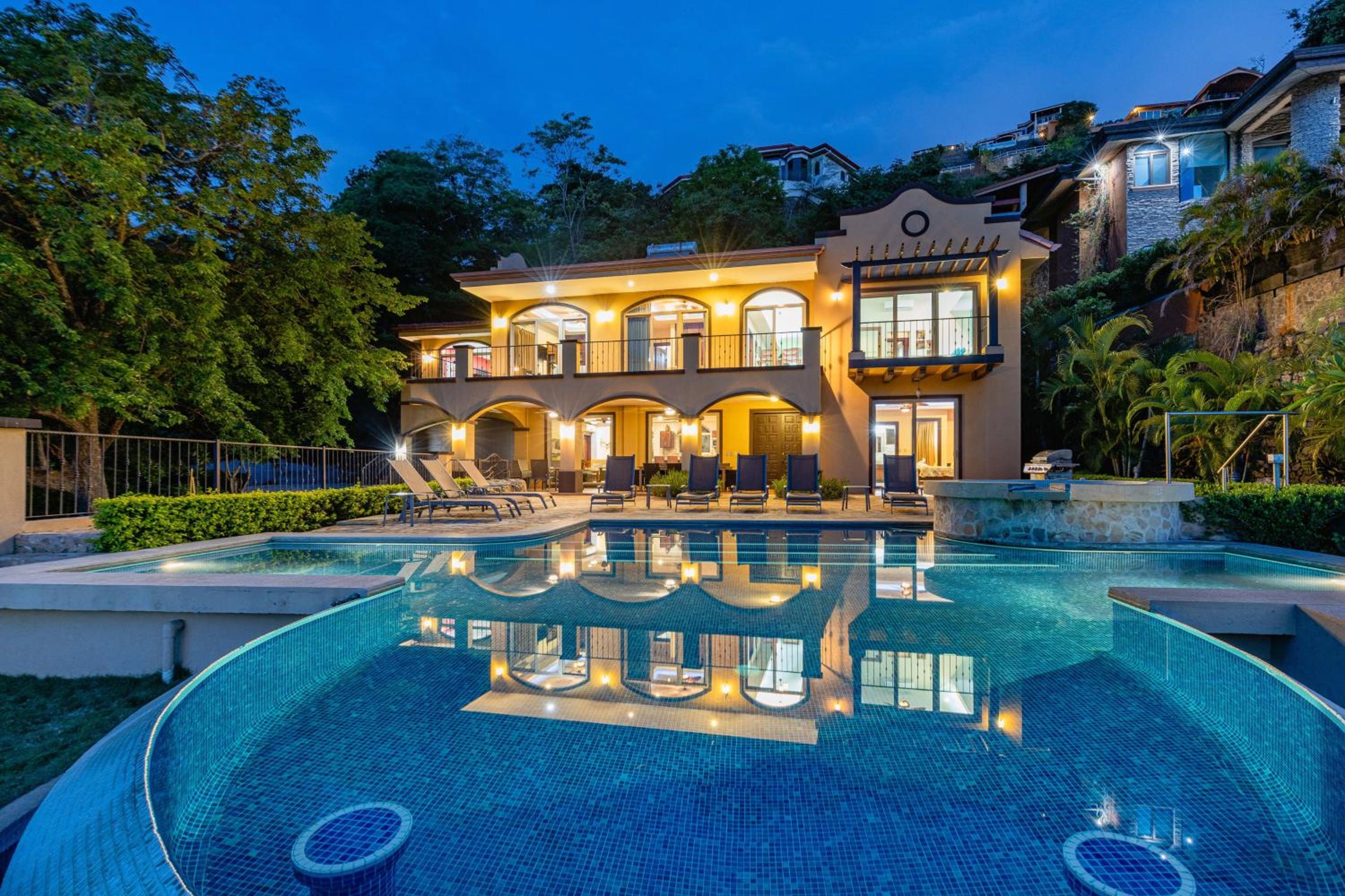 Casa Ilan Ilan Luxe 5br Villa Bay View