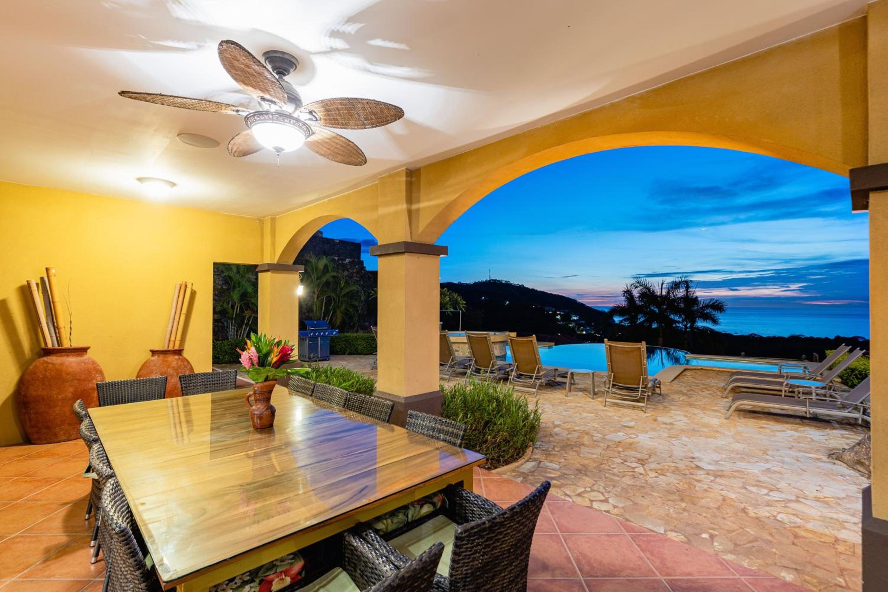 Casa Ilan Ilan Luxe 5br Villa Bay View