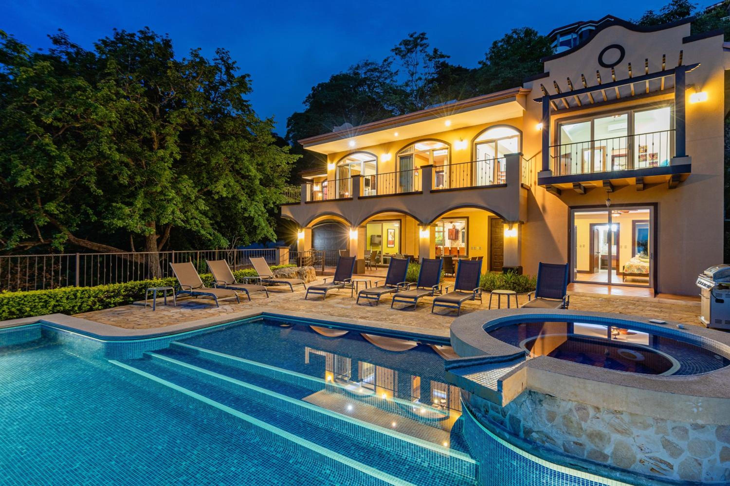 Casa Ilan Ilan Luxe 5br Villa Bay View