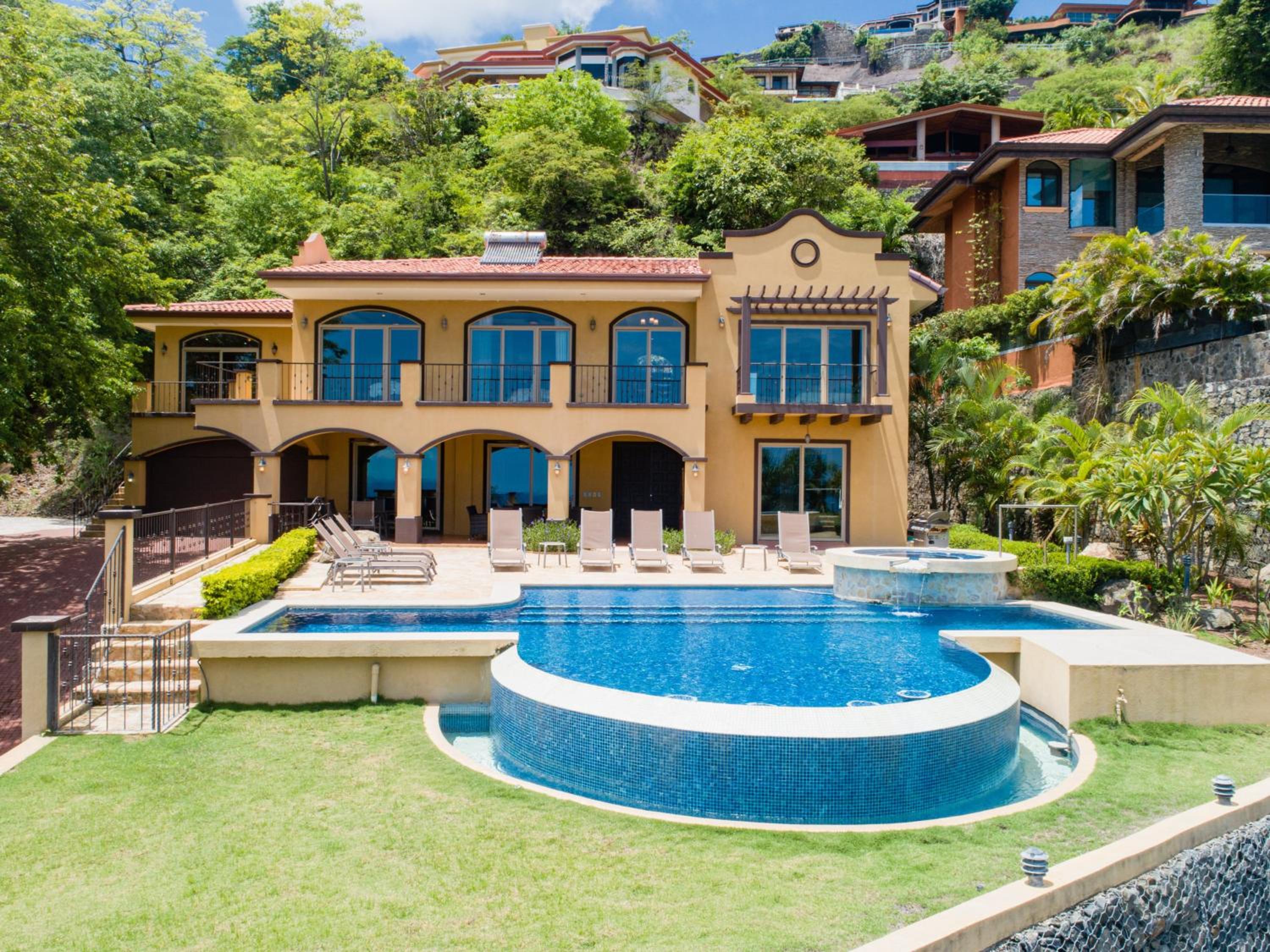 Casa Ilan Ilan Luxe 5br Villa Bay View