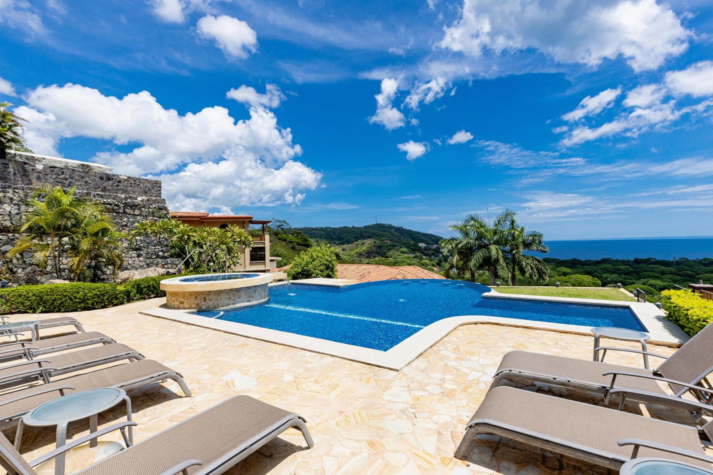 Casa Ilan Ilan Luxe 5br Villa Bay View