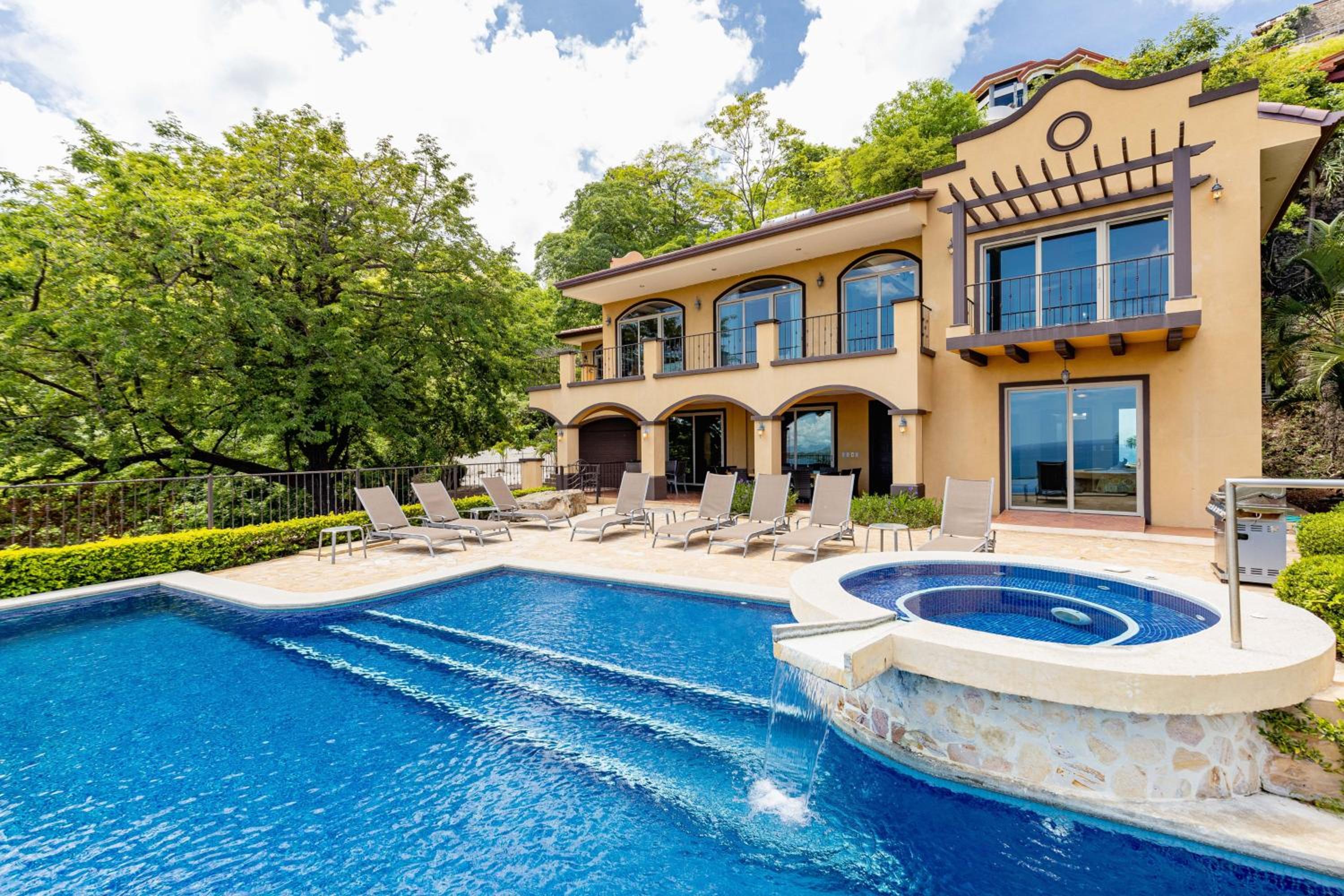 Casa Ilan Ilan Luxe 5br Villa Bay View