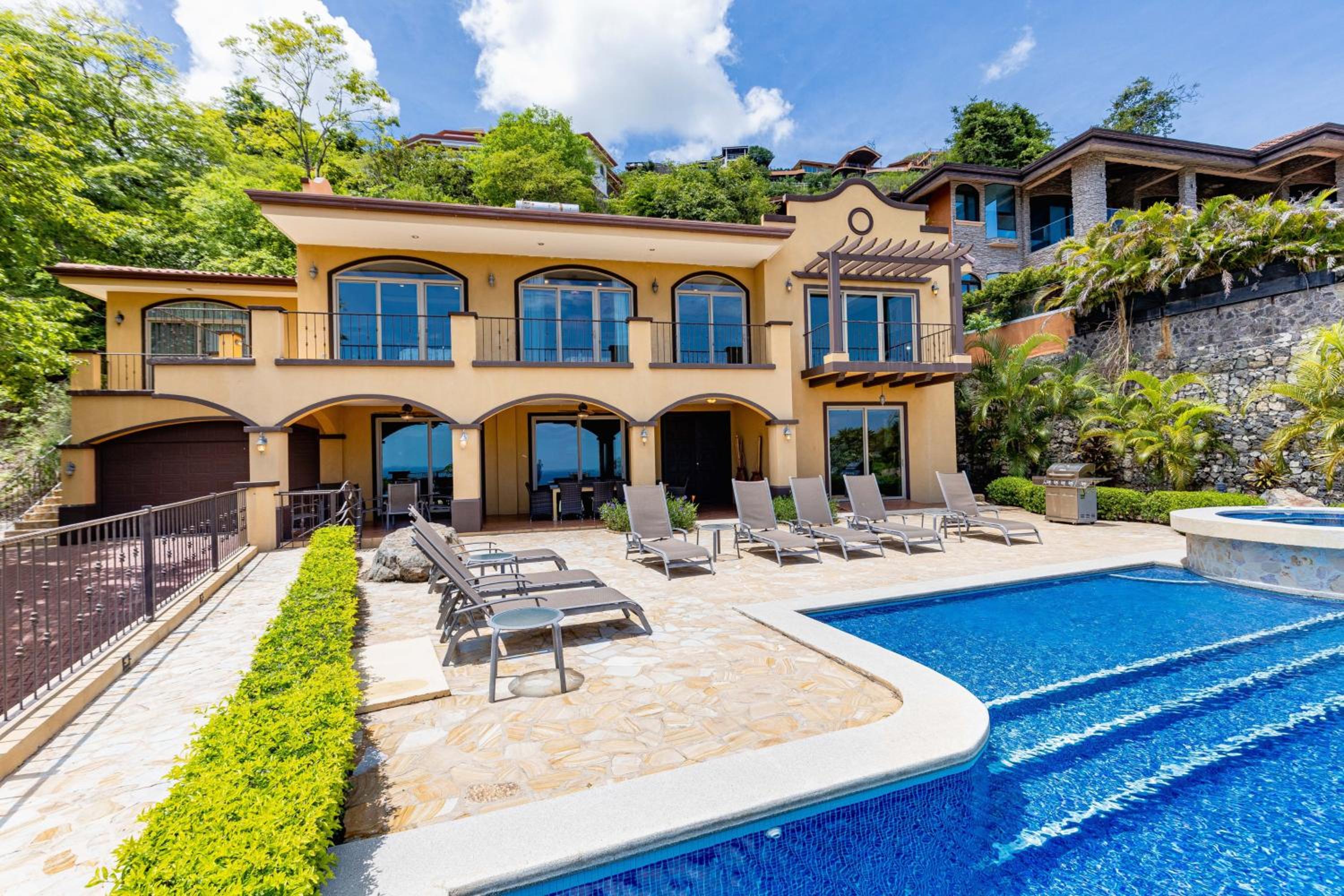 Casa Ilan Ilan Luxe 5br Villa Bay View