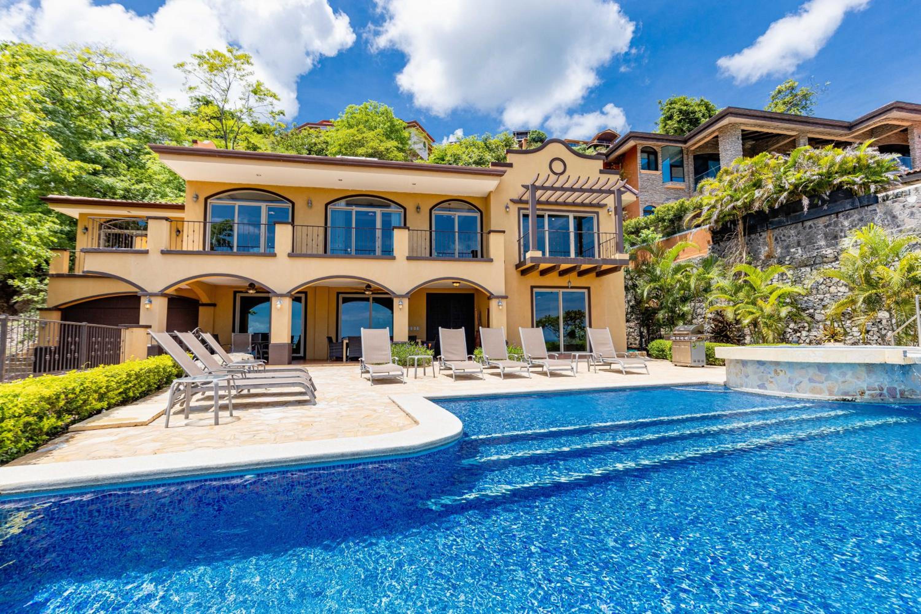 Casa Ilan Ilan Luxe 5br Villa Bay View