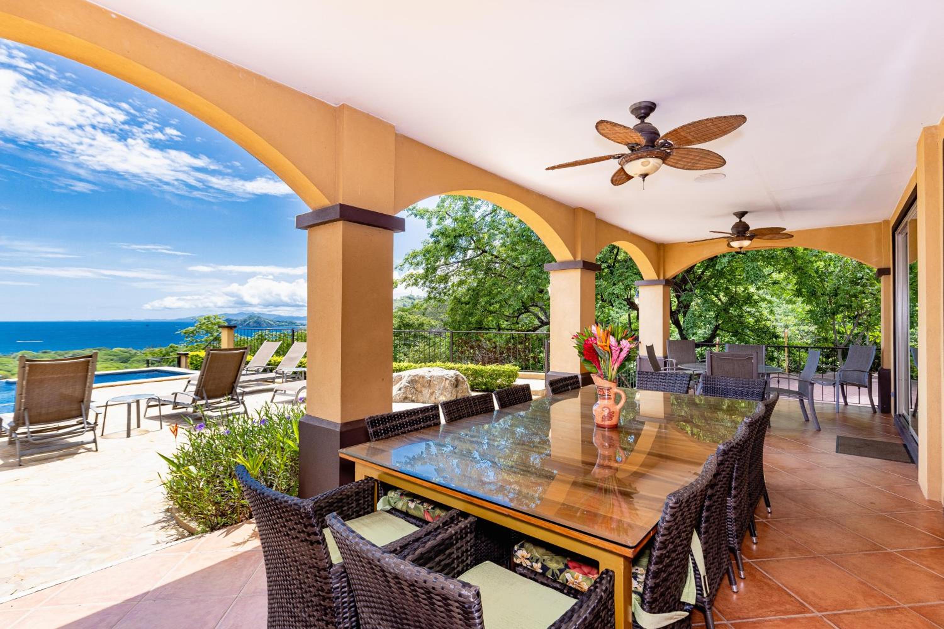 Casa Ilan Ilan Luxe 5br Villa Bay View