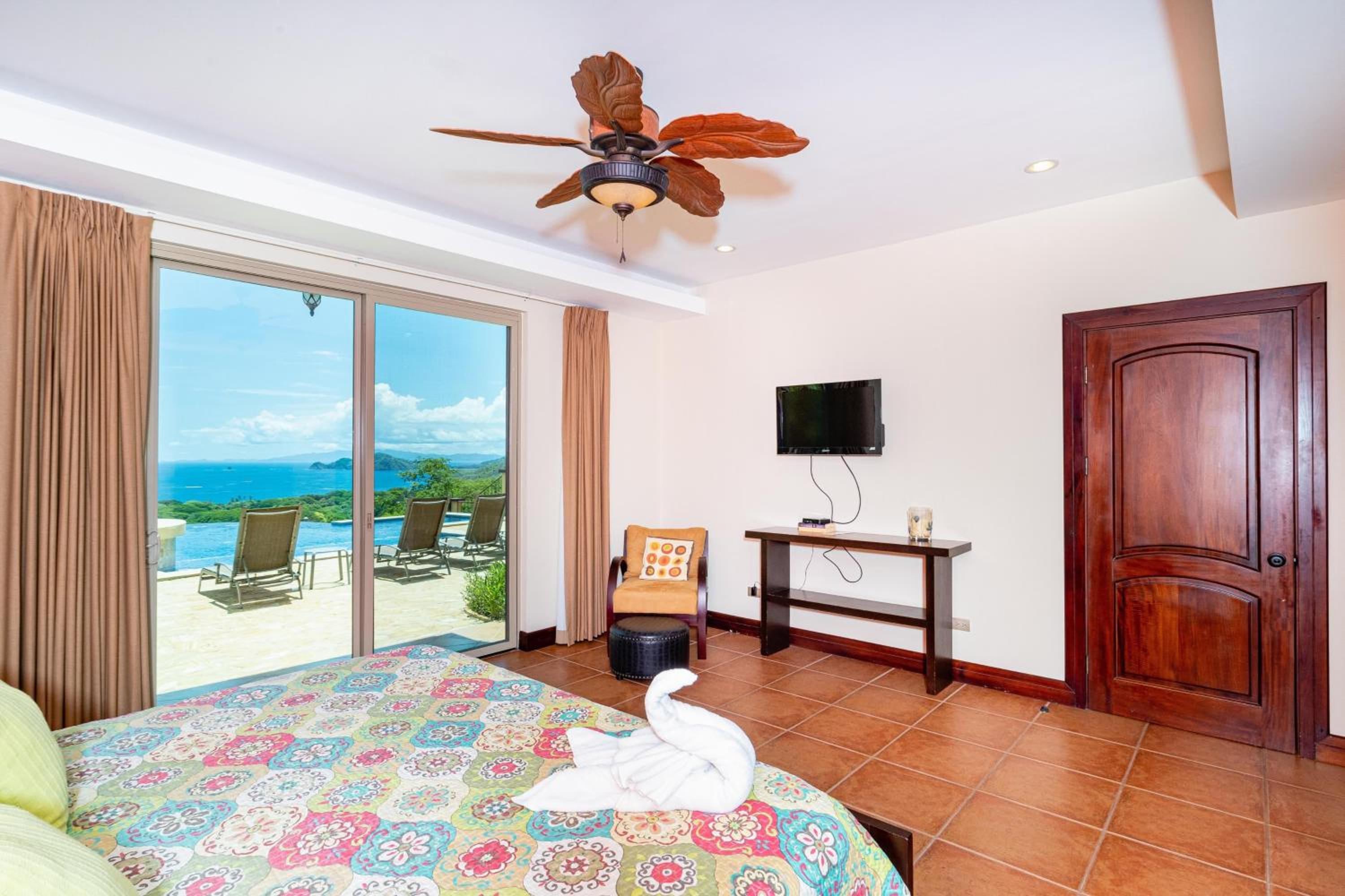Casa Ilan Ilan Luxe 5br Villa Bay View