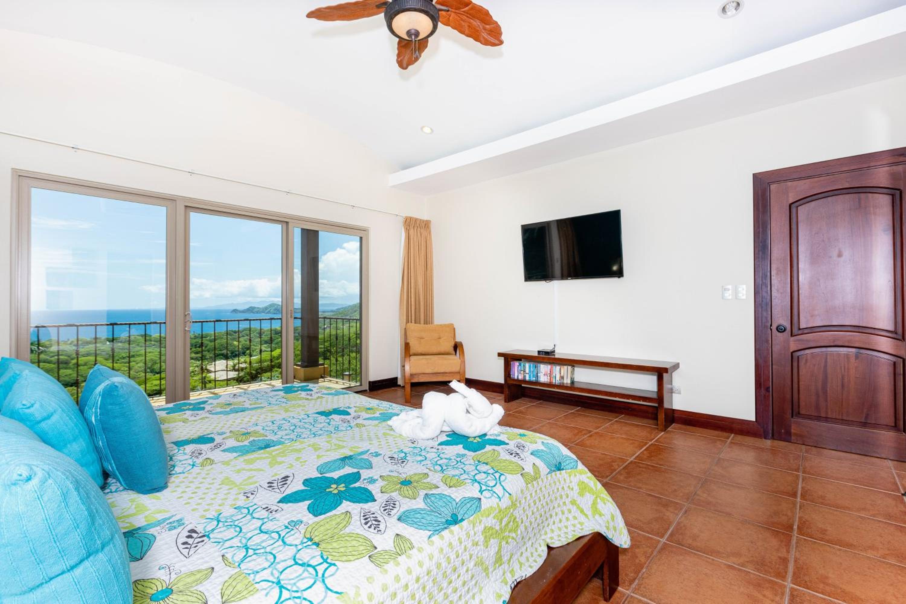 Casa Ilan Ilan Luxe 5br Villa Bay View