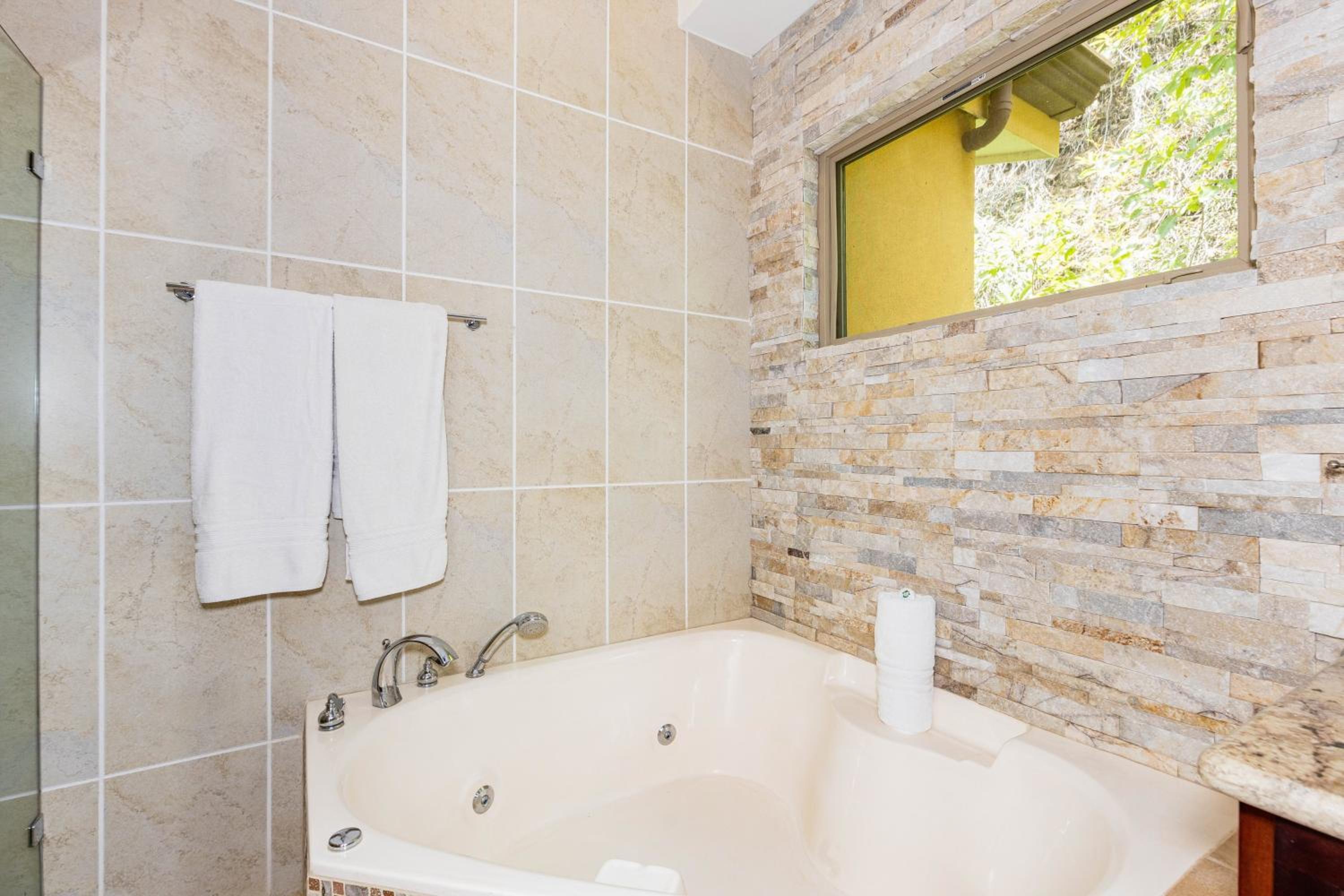 Casa Ilan Ilan Luxe 5br Villa Bay View