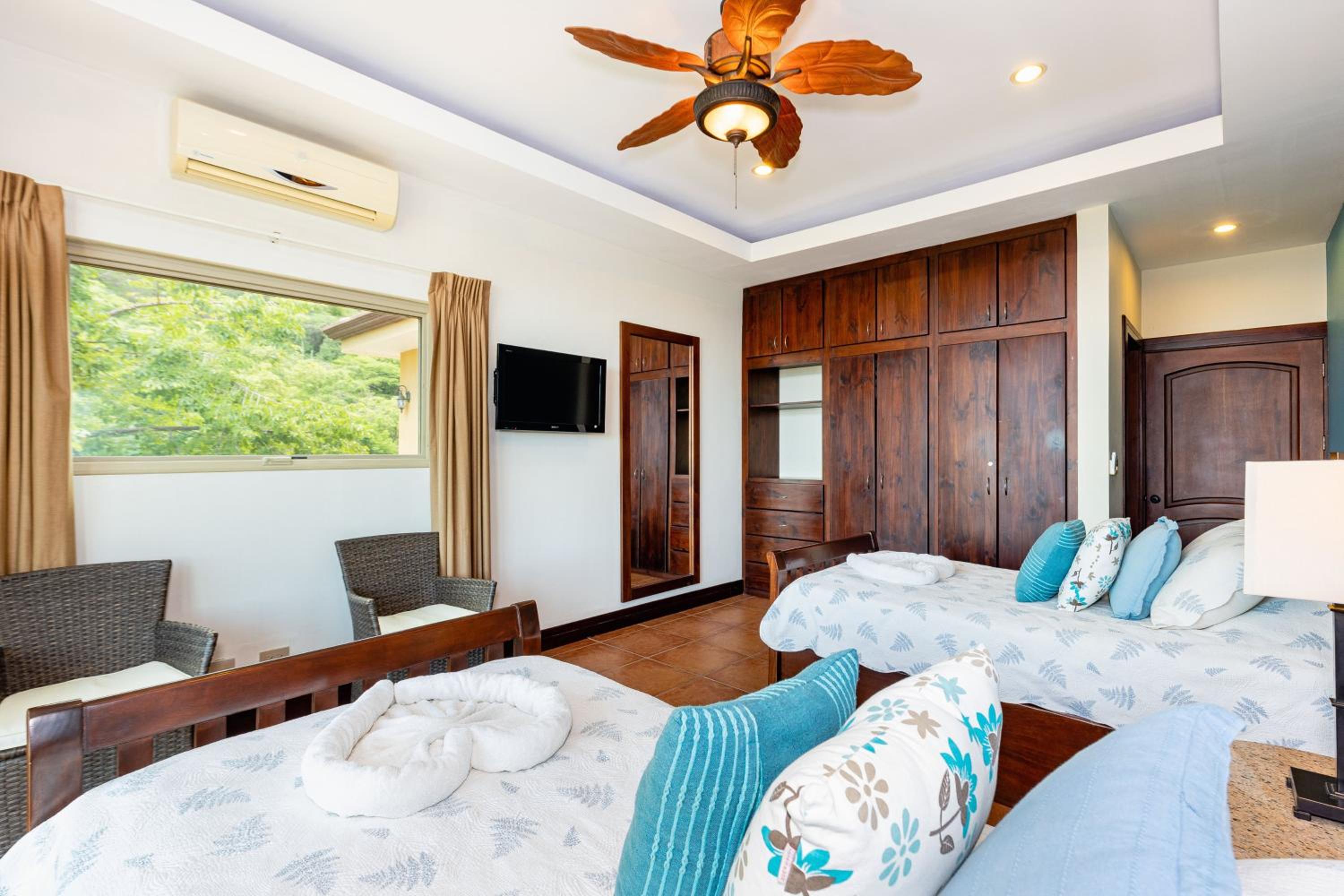 Casa Ilan Ilan Luxe 5br Villa Bay View