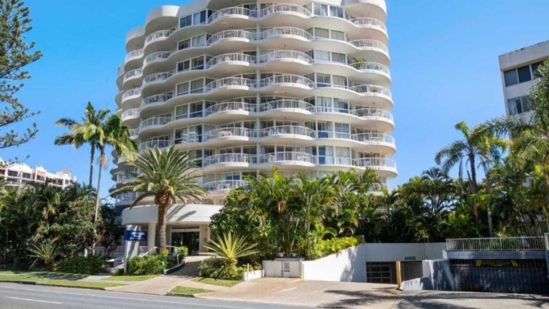 Hotel Surf Parade Resort