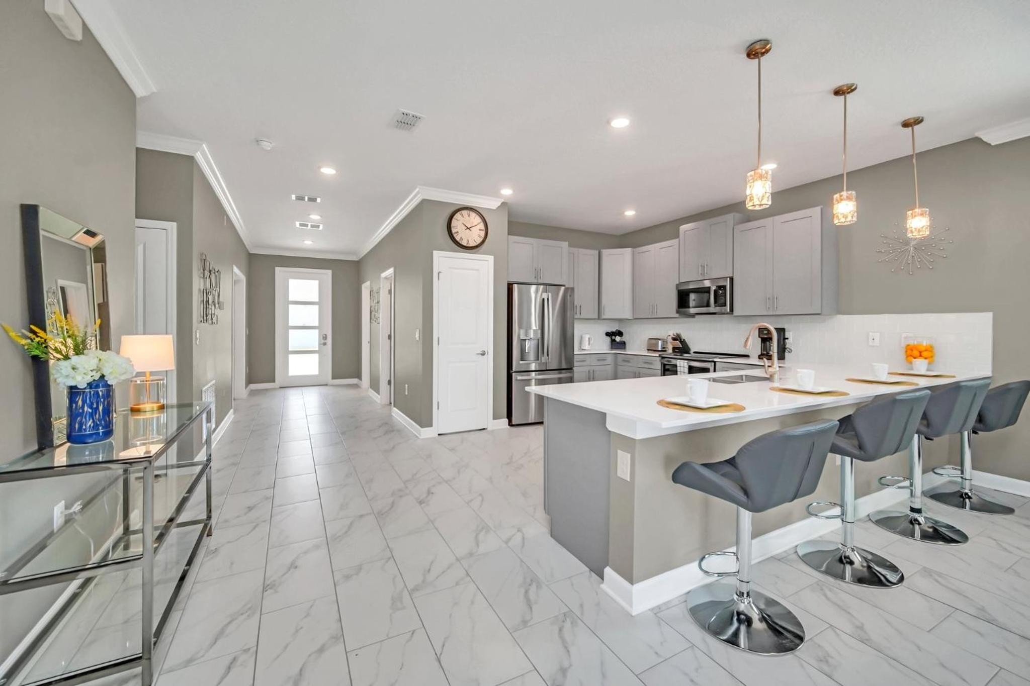 9 bed 5 bath themed home with free pool heat view 4