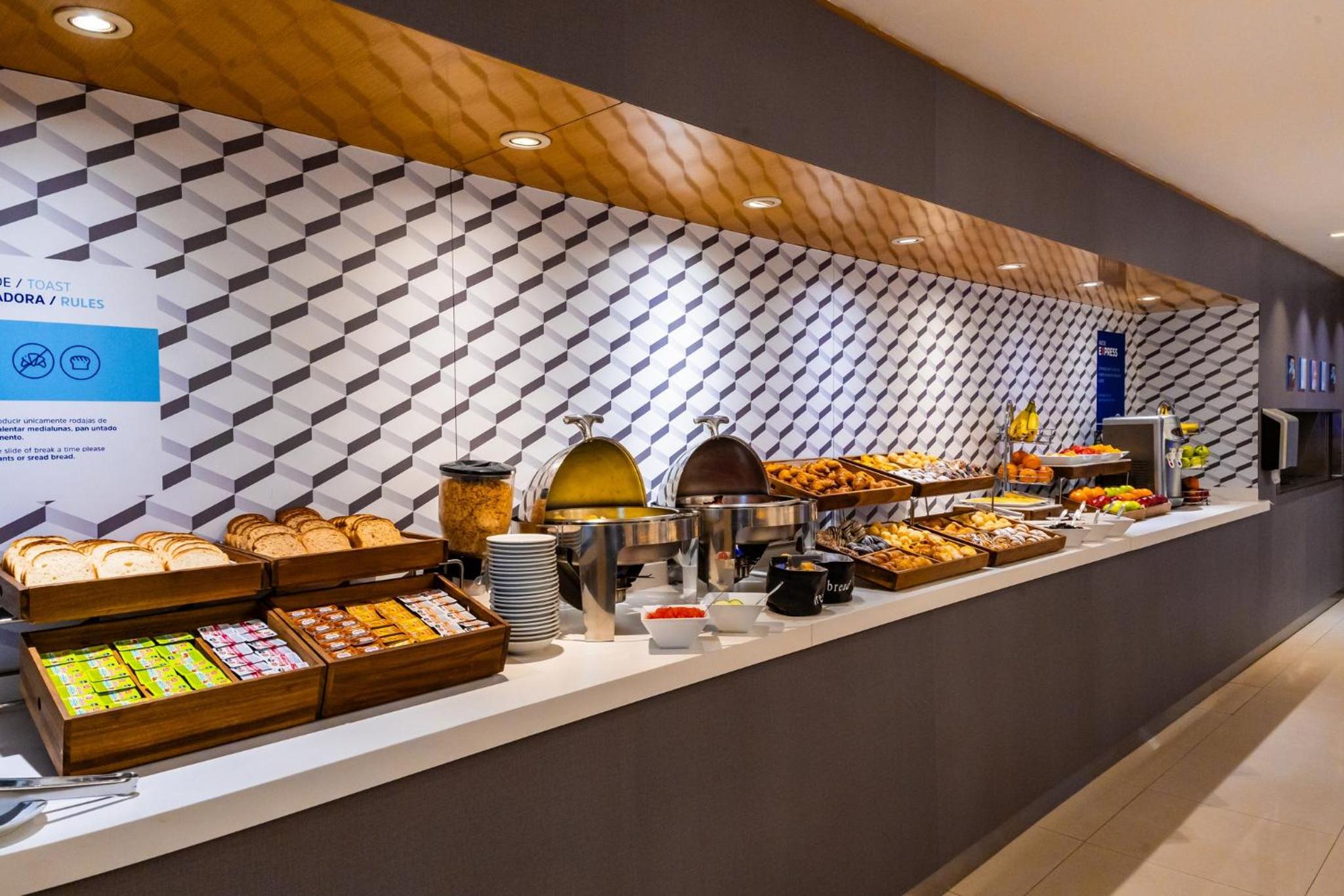 Rosario Vacations - Holiday Inn Express Rosario, an IHG Hotel - Property Image 6