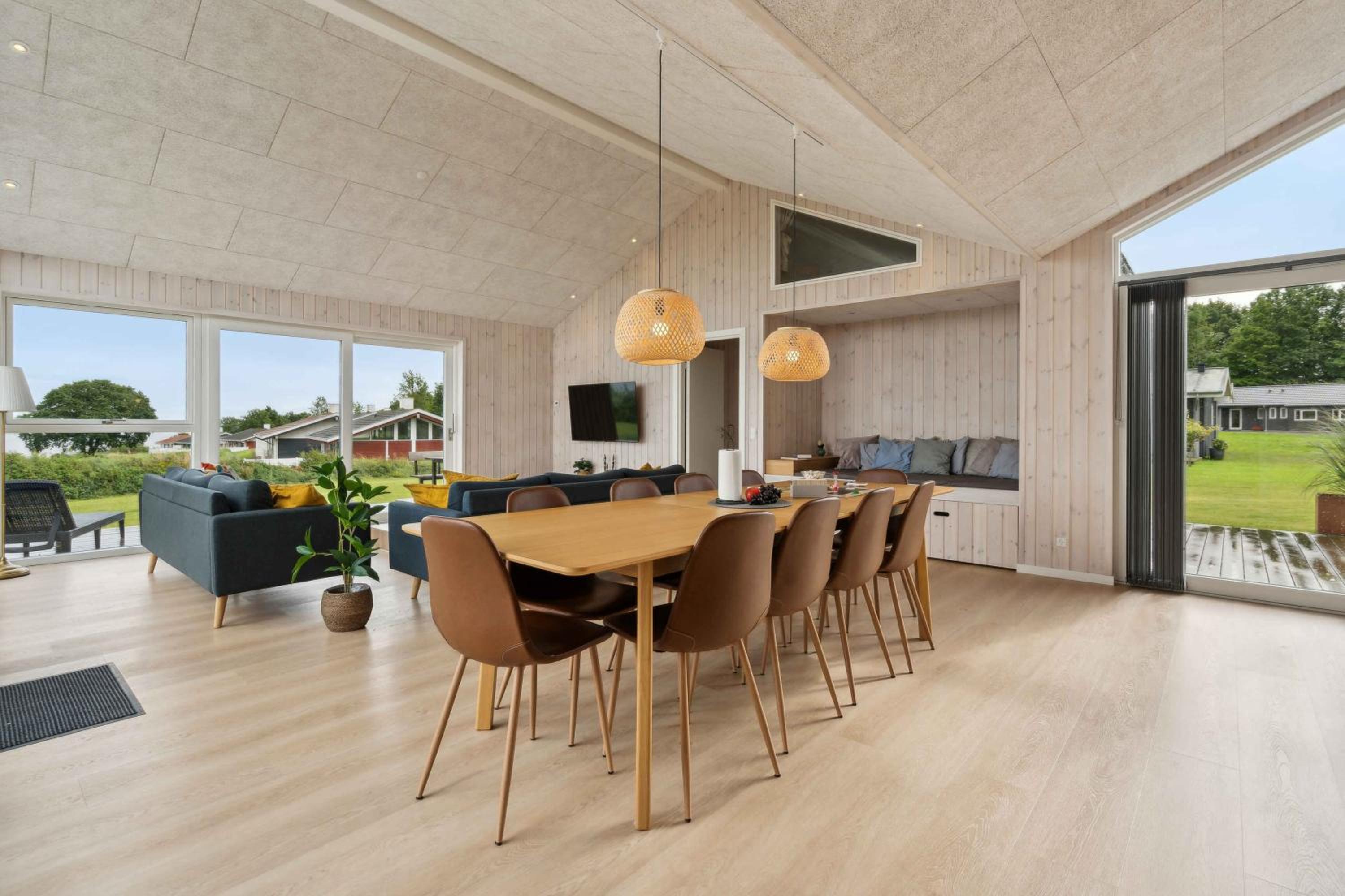 Lovely New-Built Cottage Near Sea