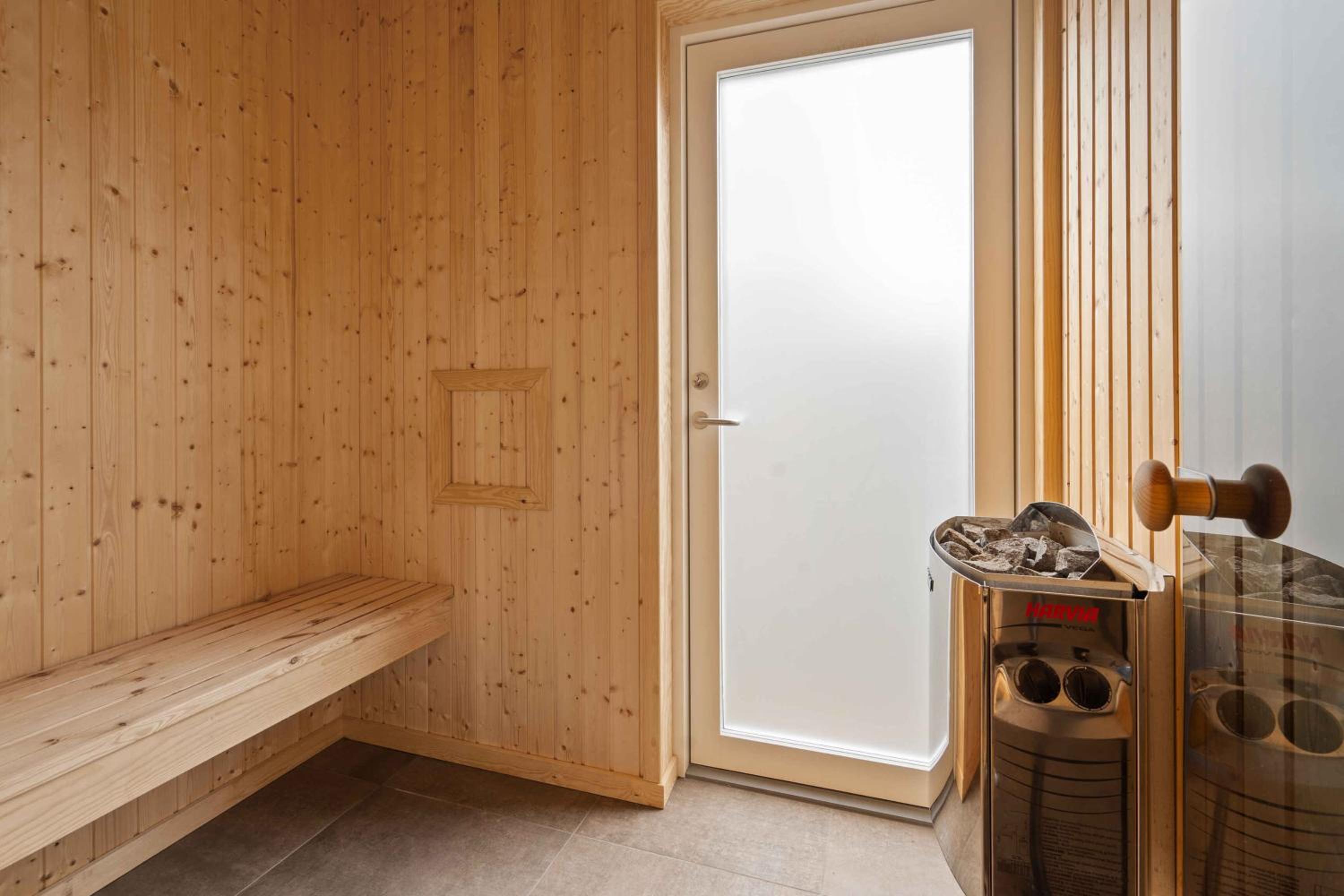 Lovely New-Built Cottage Near Sea