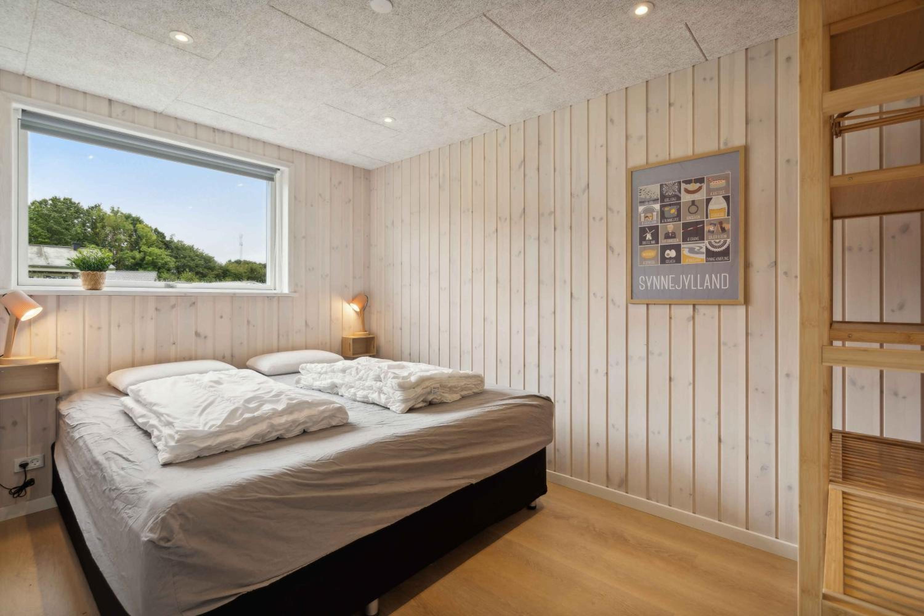Lovely New-Built Cottage Near Sea