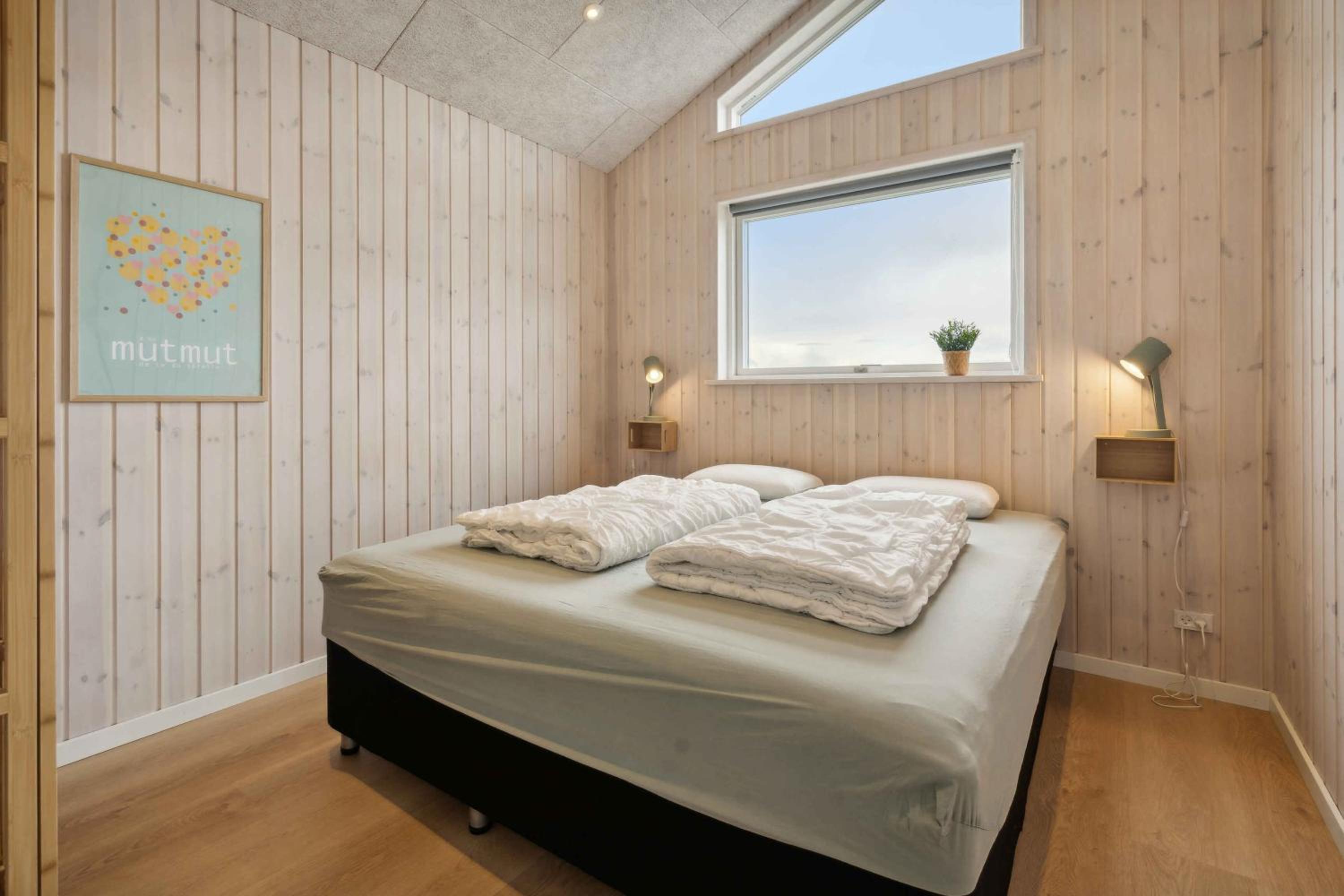 Lovely New-Built Cottage Near Sea