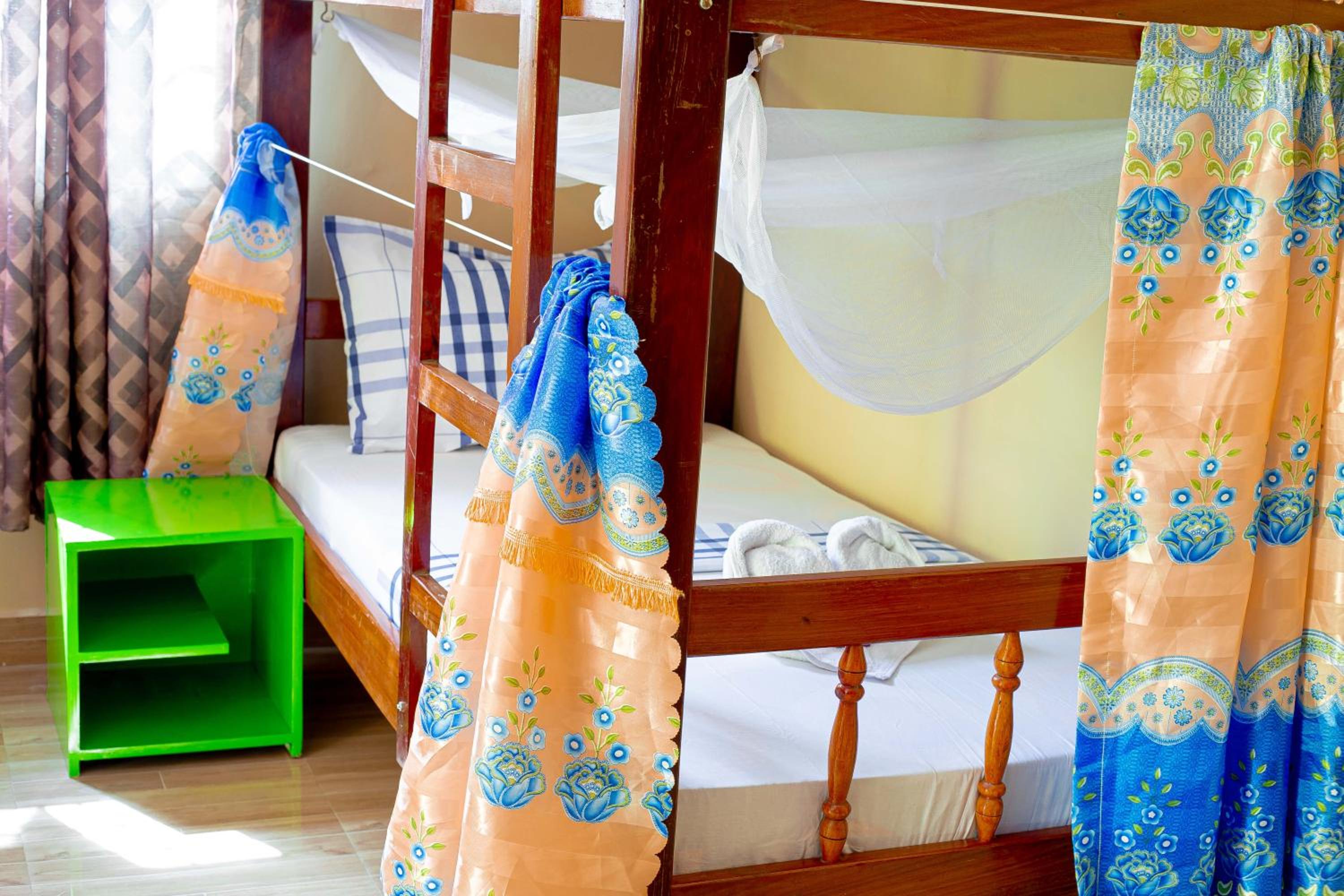 L&j modern backpackers BnB
