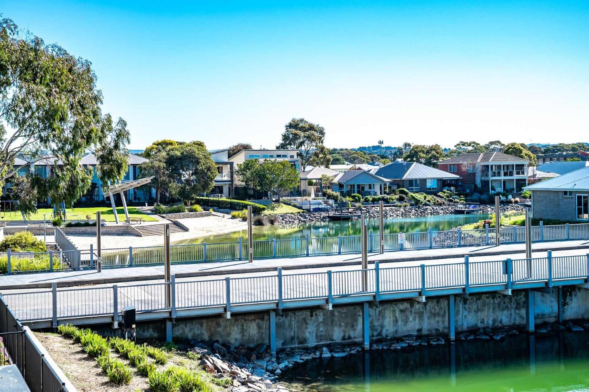 4-13 Central Dr Victor Harbor-No Linen Included
