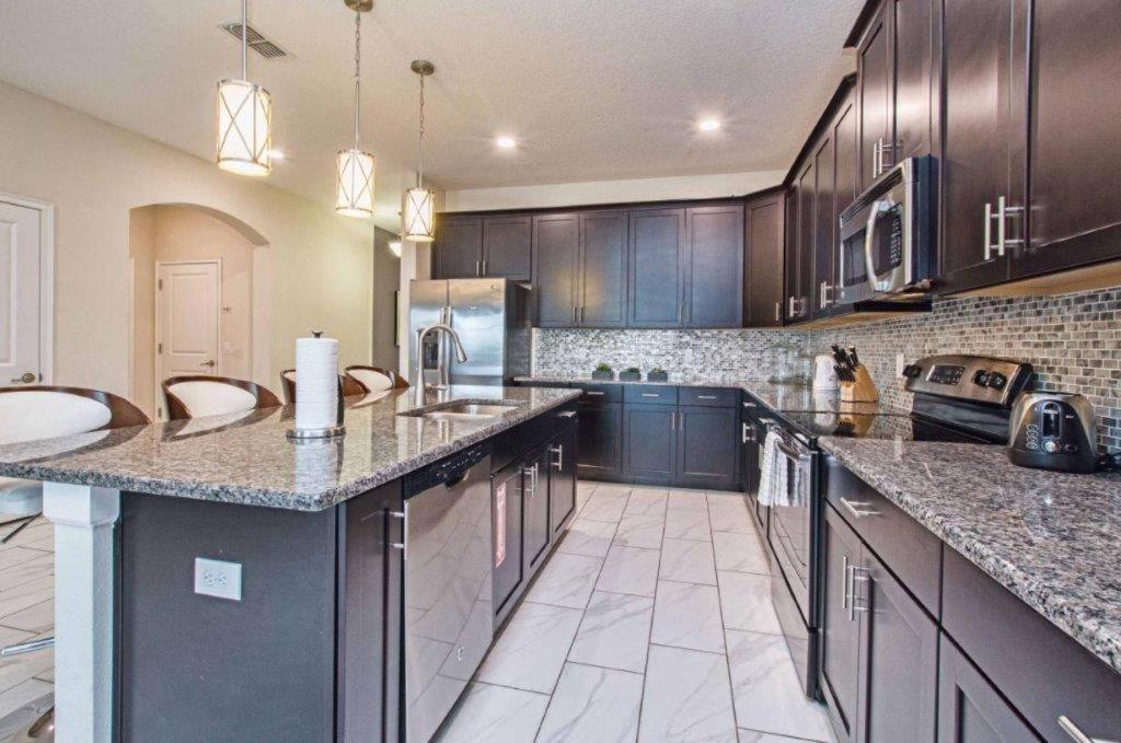 Great Location, Game Room, 2 Master Suites, Pool view 4