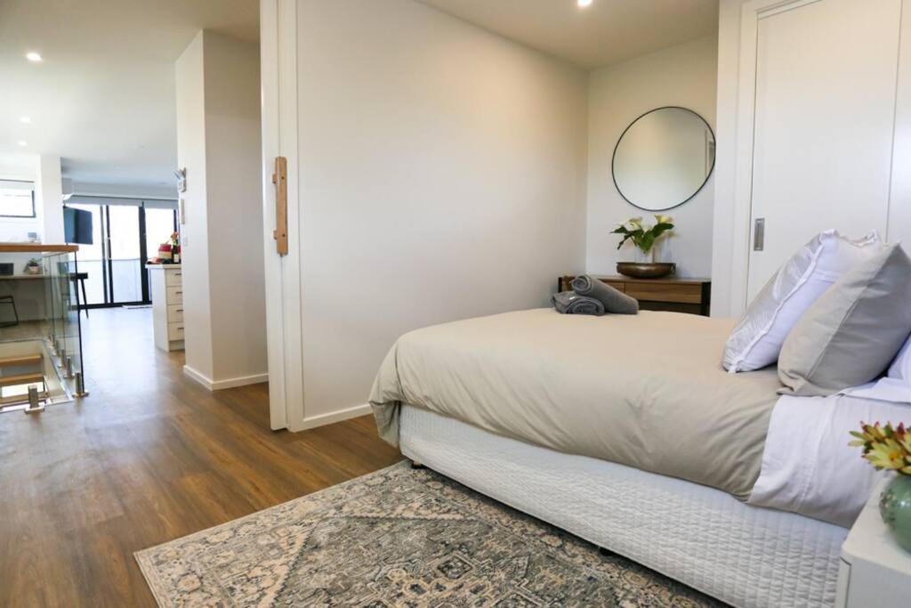 Light and bright townhouse Lake Wendouree