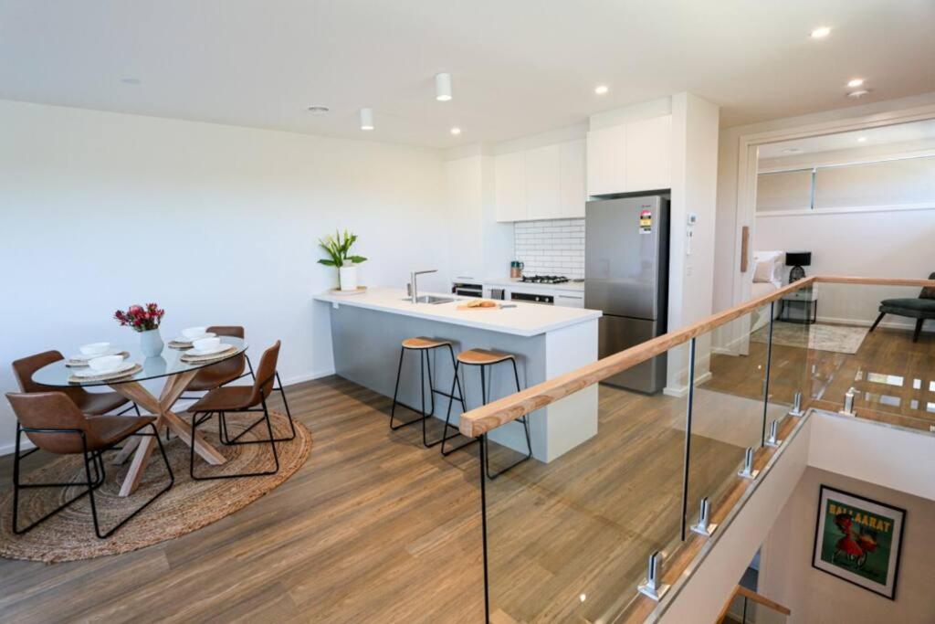 Light and bright townhouse Lake Wendouree
