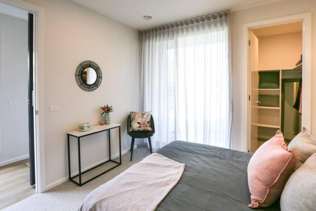 Light and bright townhouse Lake Wendouree