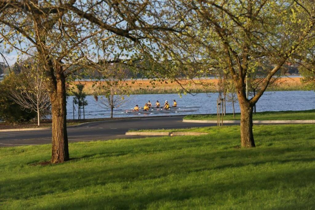 Light and bright townhouse Lake Wendouree