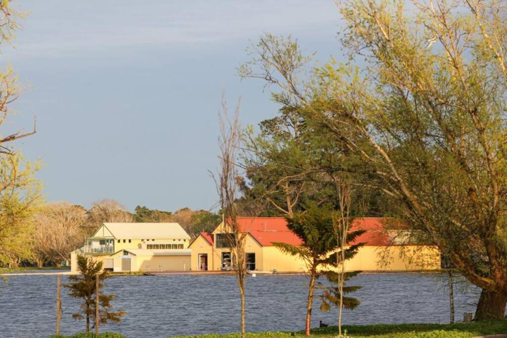 Light and bright townhouse Lake Wendouree