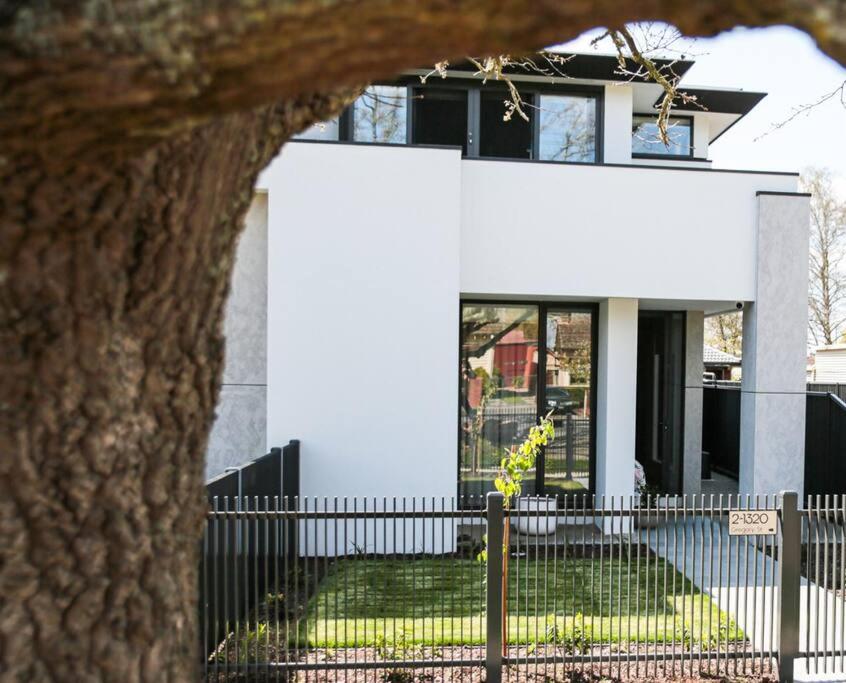 Light and bright townhouse Lake Wendouree