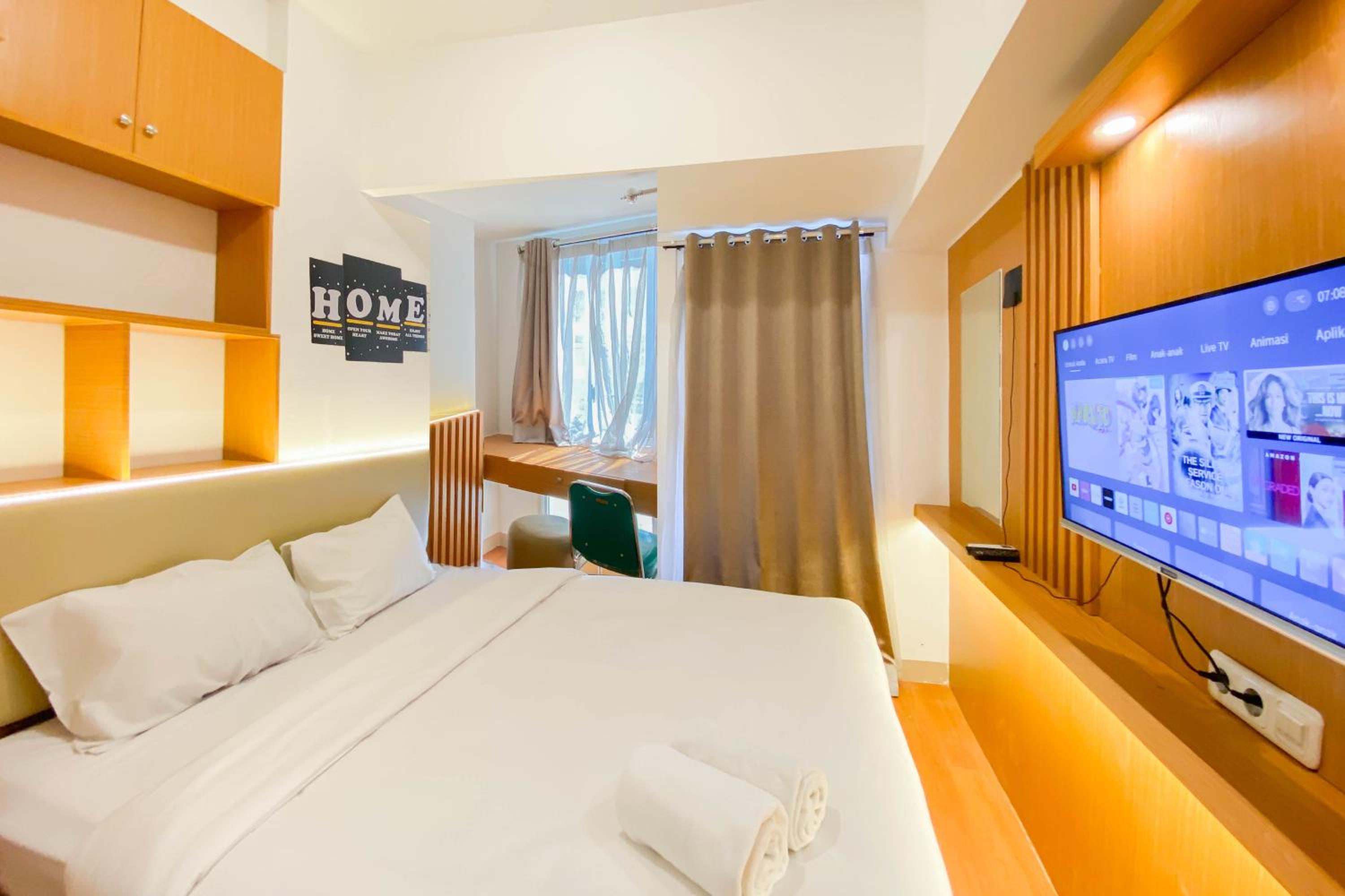 Great Deal and Comfy Studio Tokyo Riverside PIK 2 Apartment By Travelio