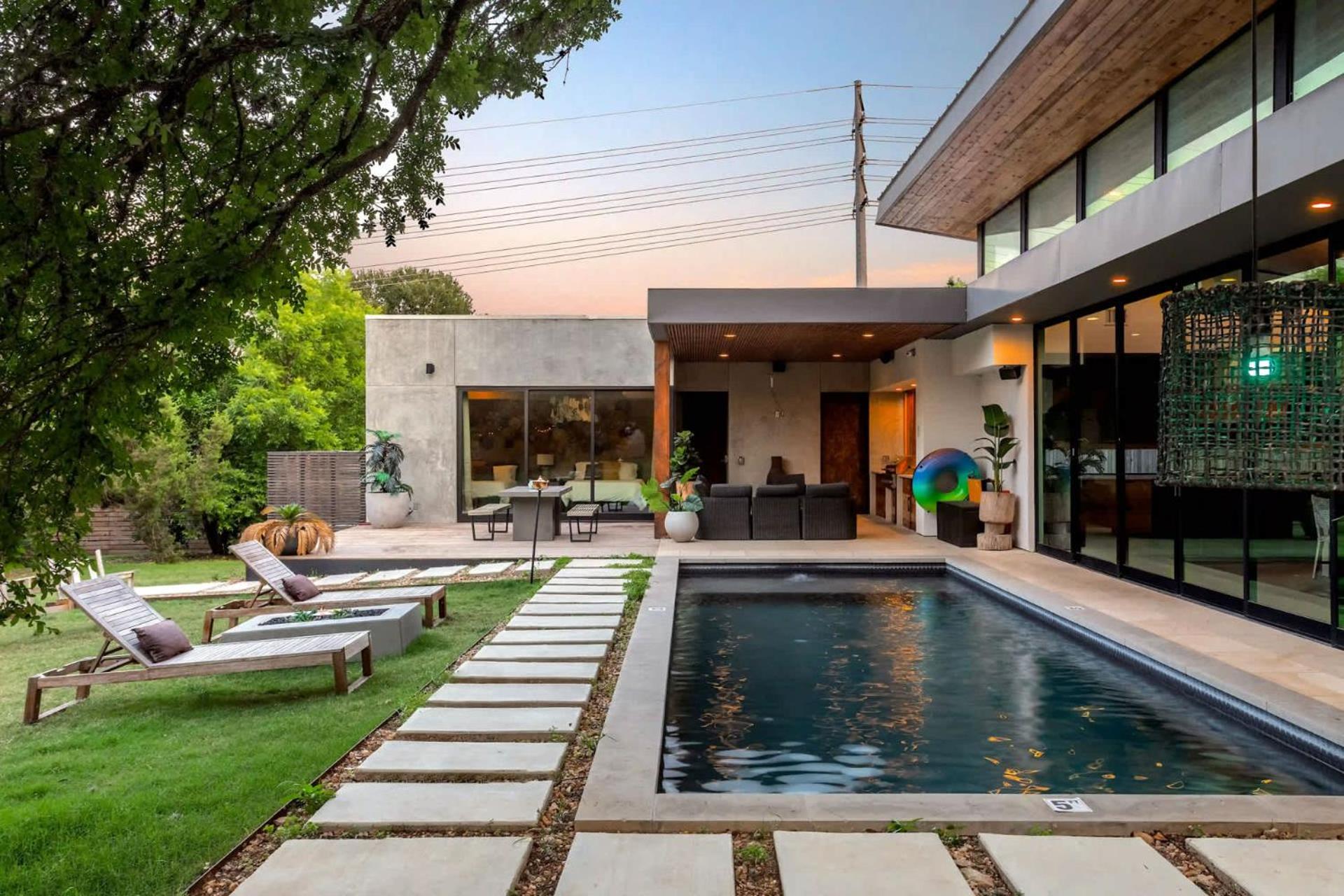 Eastside Mansion with Pool - Rainey St - 7 min drive view 4
