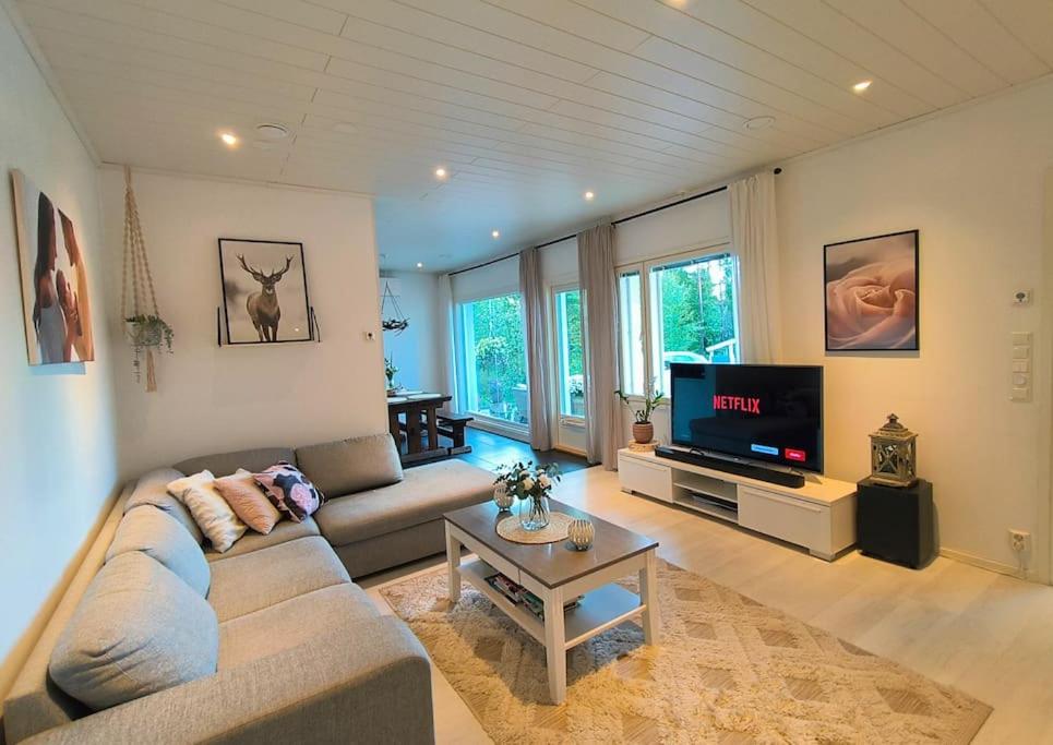 Villa Korento - Private Stay With Sauna & Lappish-style Grill Hut view 5