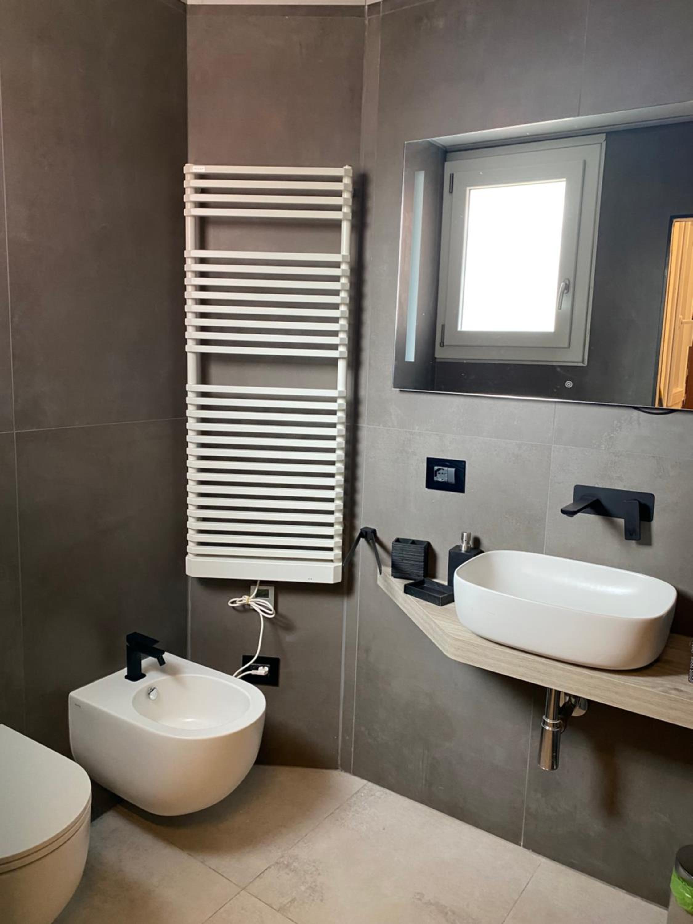Cà Marilù en Riomaggiore — bathroom