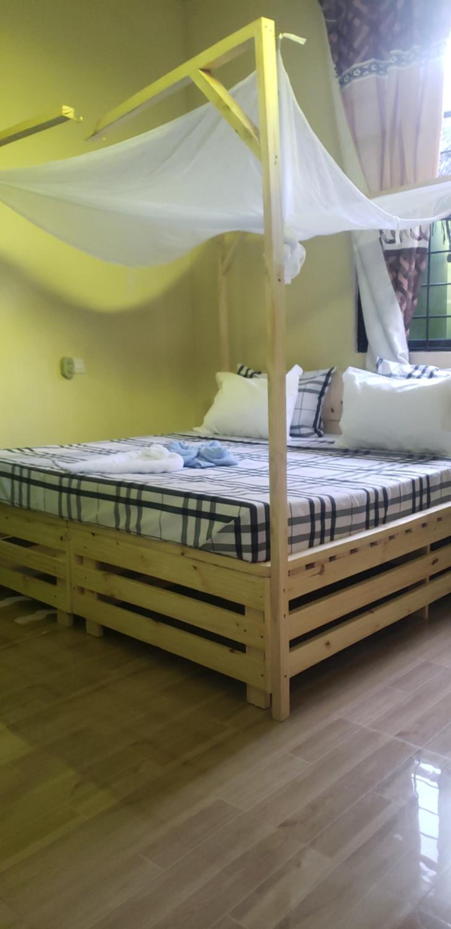 L&j modern backpackers BnB