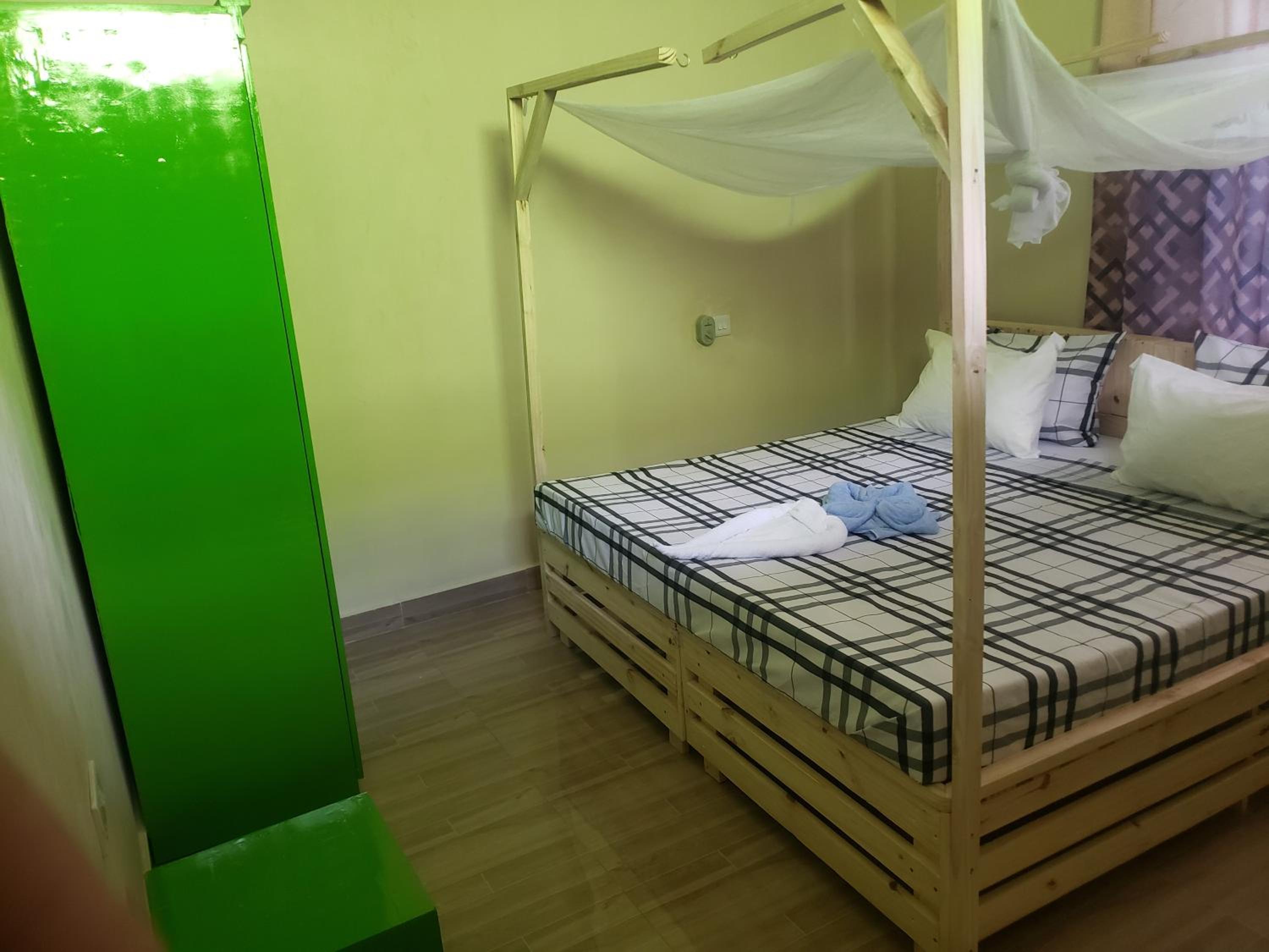 L&j modern backpackers BnB