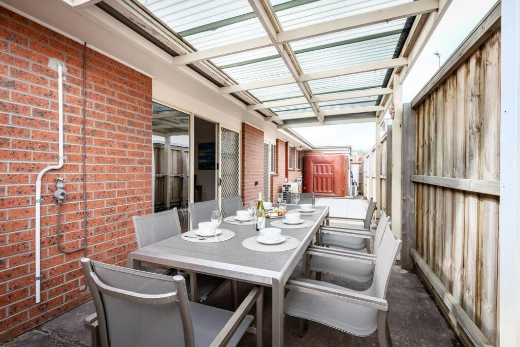 BEST location! Sleep 7 Pet Friendly Spacious