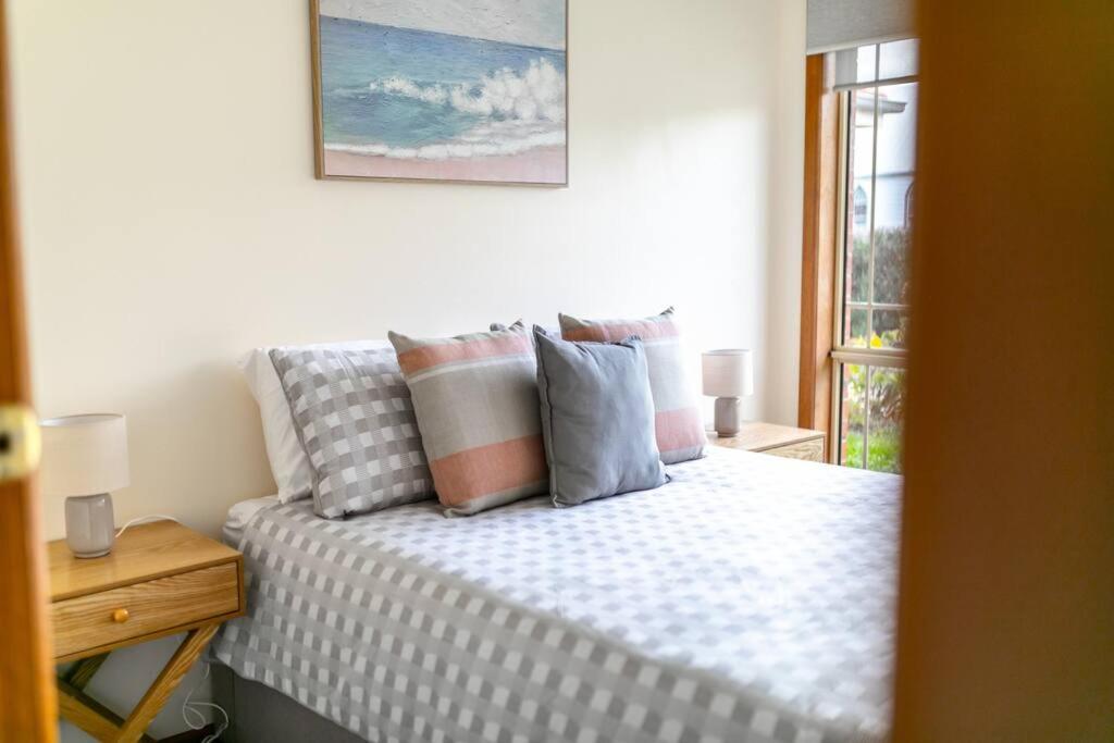 BEST location! Sleep 7 Pet Friendly Spacious