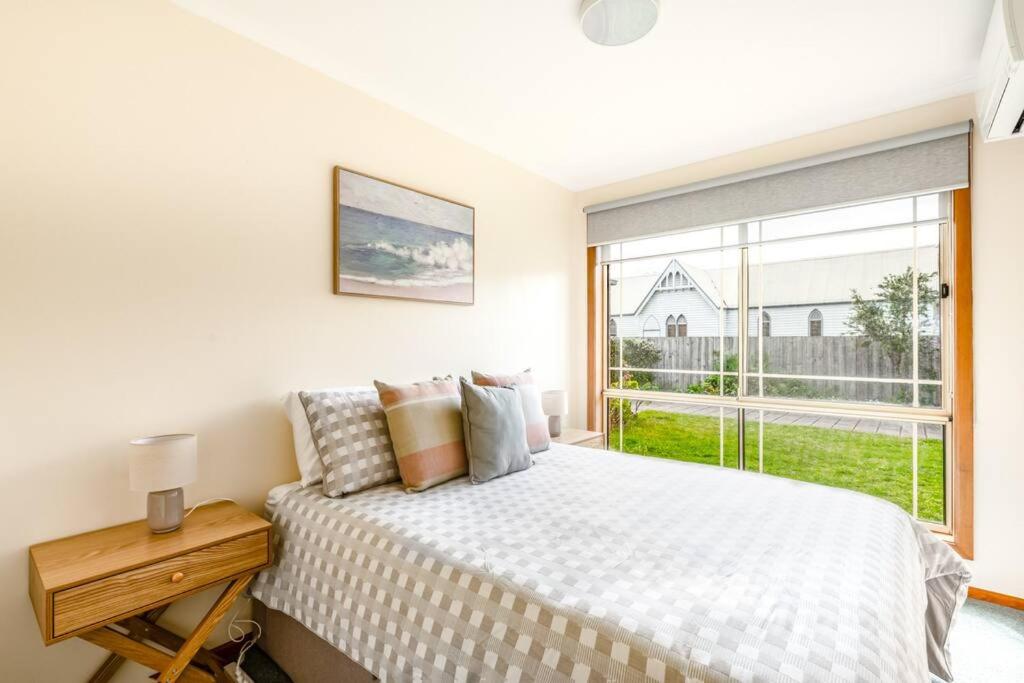 BEST location! Sleep 7 Pet Friendly Spacious